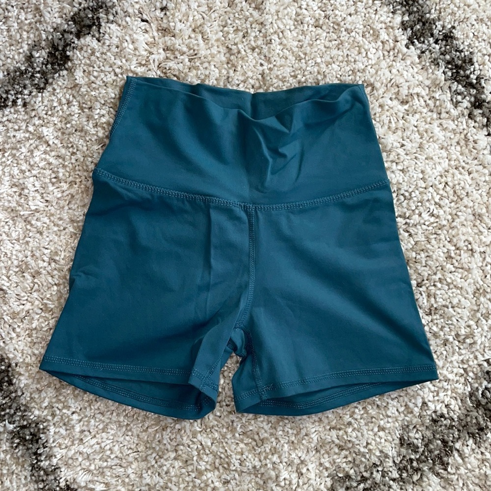 COPY - ECHT scrunch shorts